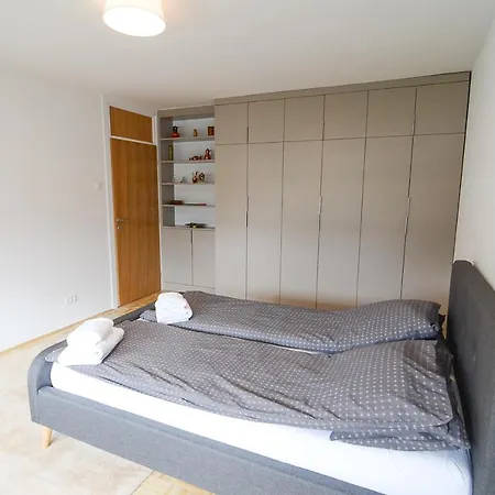 Sunset Square Apartment *